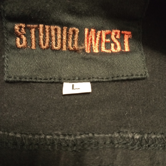 STUDIO WEST - Picture 3 of 3